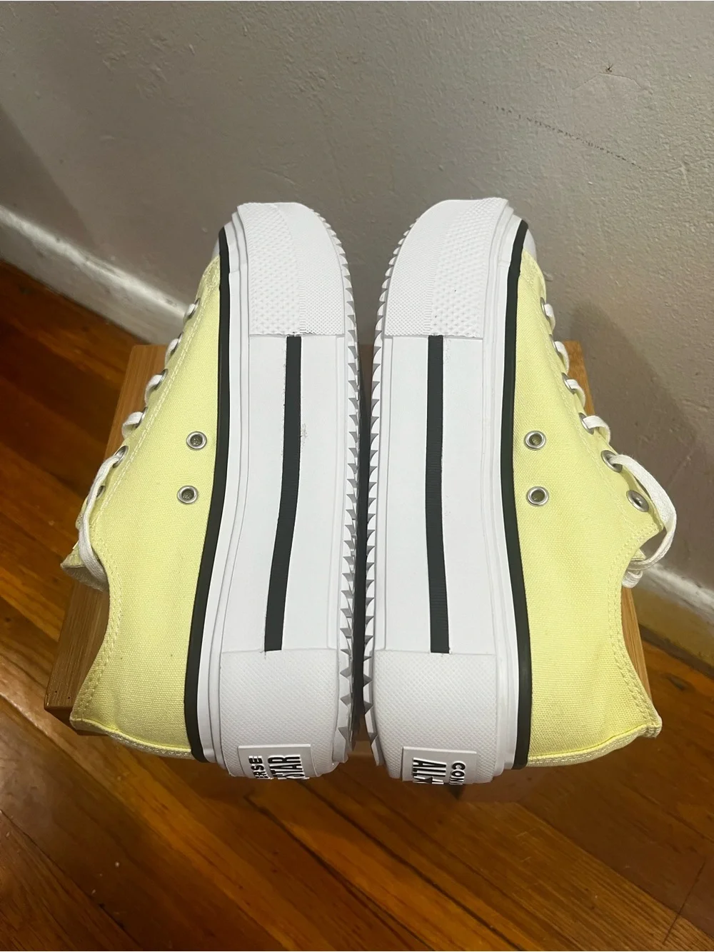 Converse Chuck Taylor All Star Double Stack Platform Sneakers Women’s 9 Yellow
